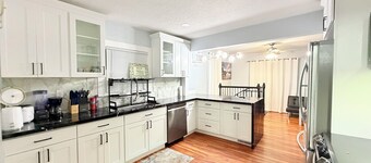 RiverFront 3bdr House Next to Airport, I5, Golfing, Casino, Mall, Boeing Mesuem