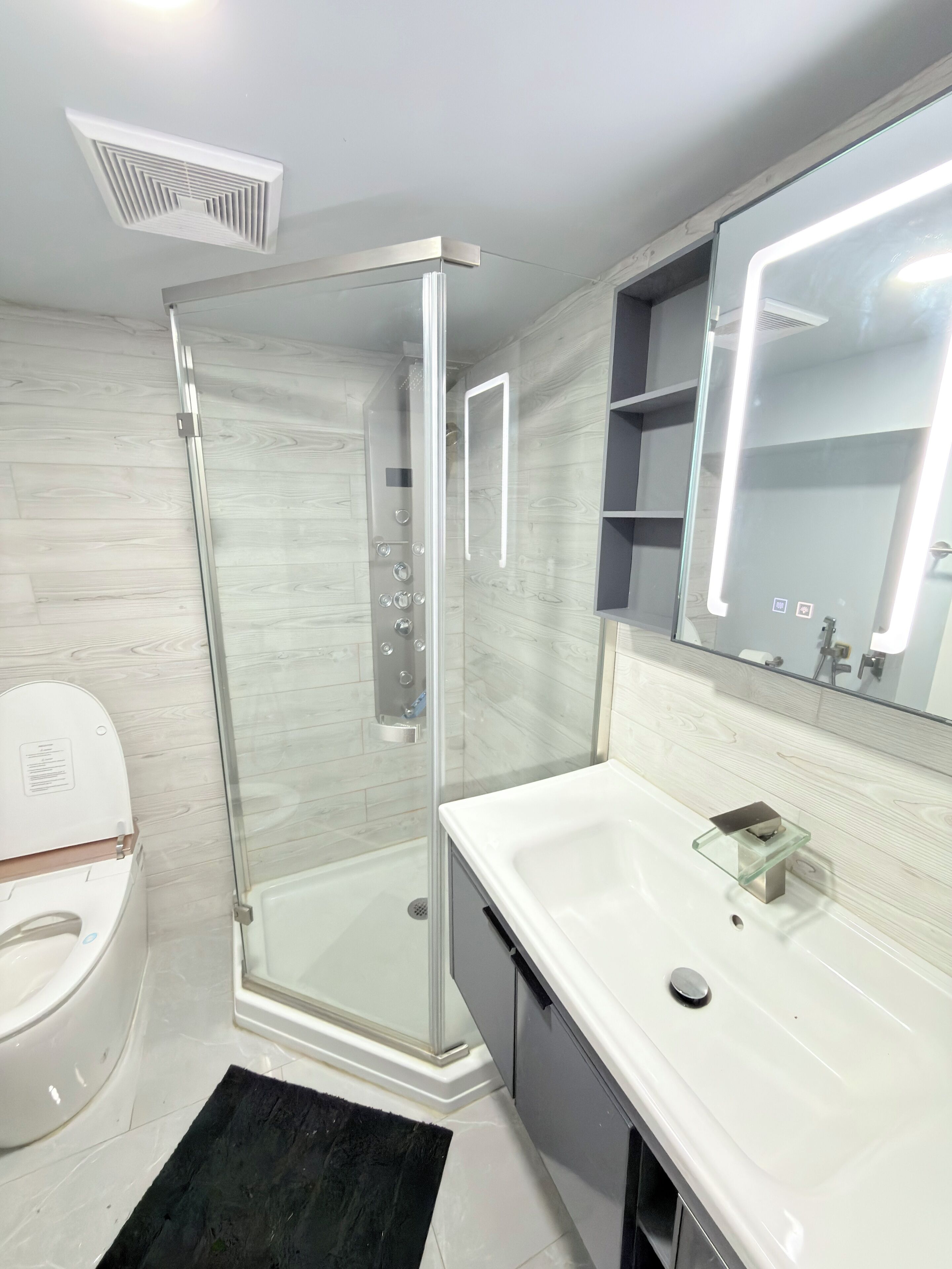 淋浴设施、吹风机、毛巾、肥皂