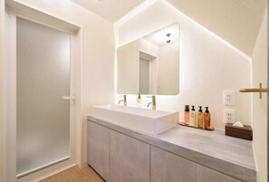 Bathroom - KONJAKUSO Osaka Bentencho "OKUJO-TEIEN" Rooftop Garden (Osaka)