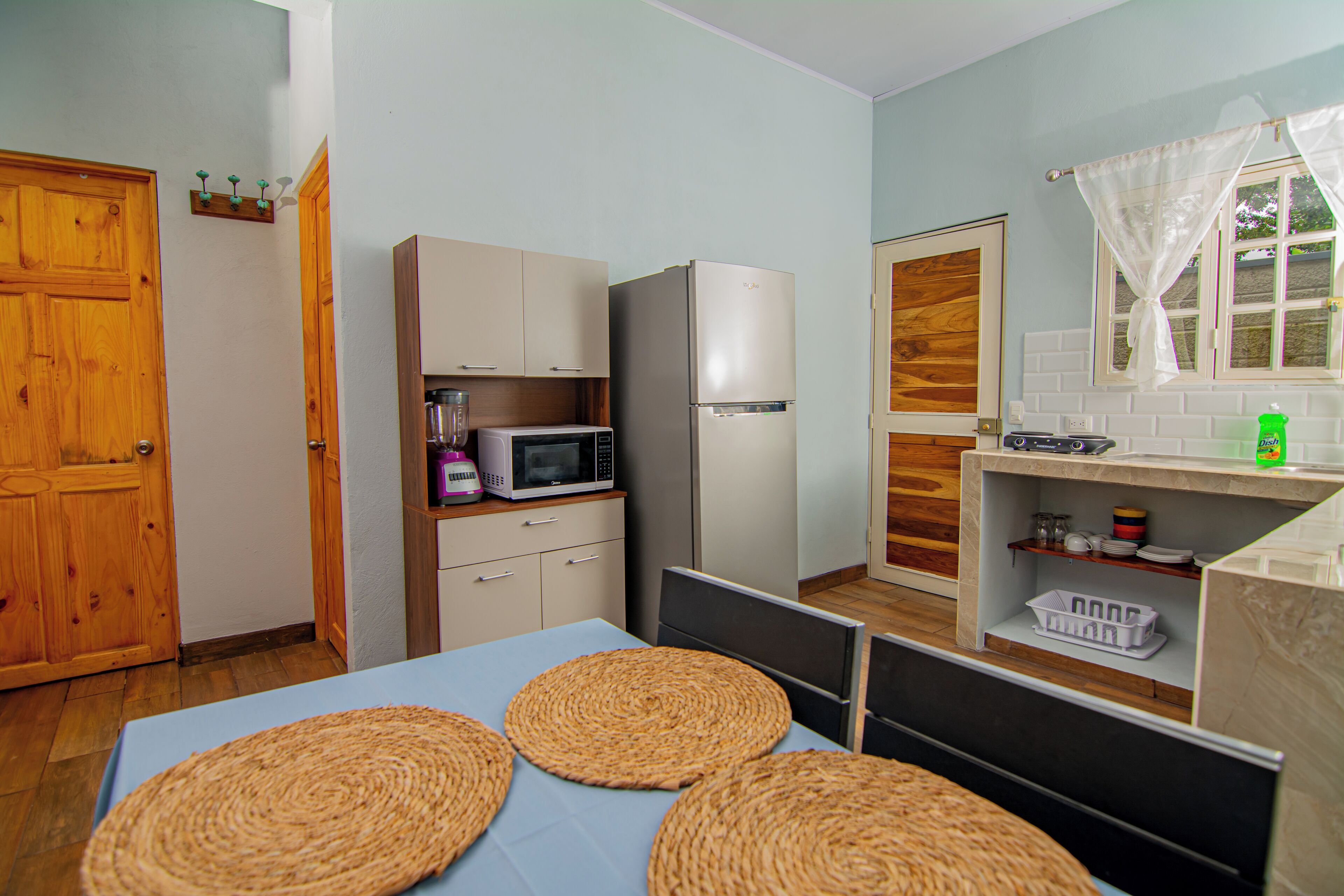 Micro-ondes, four, plaque de cuisson