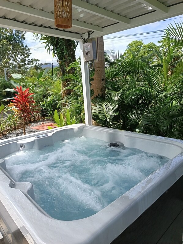 Outdoor spa tub - Villa Mali Arenal La Fortuna La Fortuna Costa Rica Jacuzzi Area (Provincia de Alajuela)