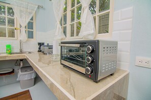 Microwave, oven, stovetop - Villa Mali Arenal La Fortuna La Fortuna Costa Rica Jacuzzi Area (Provincia de Alajuela)