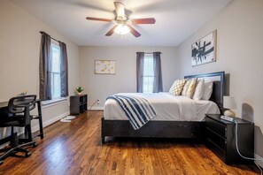 3 bedrooms, desk, iron/ironing board, free WiFi