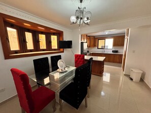 Căn hộ, 4 phòng ngủ, hút thuốc, ban công | Khu ăn uống