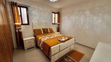 Apartment, 4 Bedrooms, Smoking, Balcony