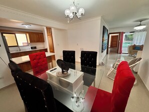 Living room - Enjoy Huge 4 Bedrooms and 3 Bathrooms (Santiago de los Caballeros)