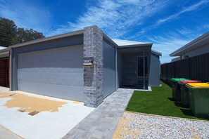 Property grounds - Explore the great South West in comfort. (South Bunbury)