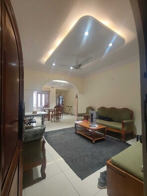 Superior Apartment | Living area - Smart Plugins Hotels (Bengaluru)