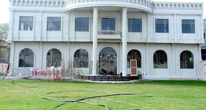 Hotel Pushpa Paradise