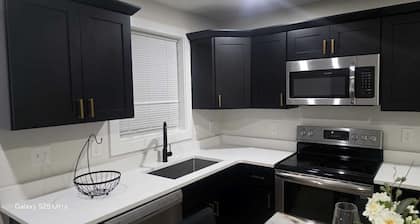 3-bedroom house in beautiful Providence with cool AC breeze