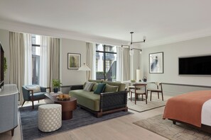 Premium bedding, down duvets, free minibar items, in-room safe - Six Senses London (London)