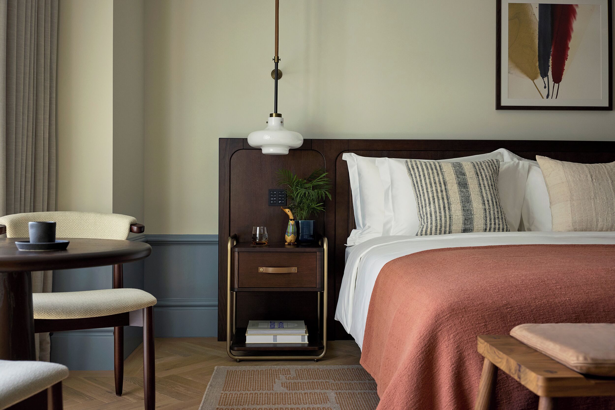 小型套房, 转角 | 高档床上用品、羽绒被、免费迷你吧物品、客房内保险箱