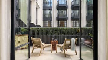 Premium bedding, down duvets, free minibar items, in-room safe