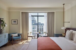 Premium bedding, down duvets, free minibar items, in-room safe - Six Senses London (London)