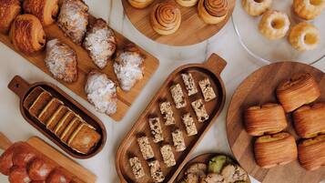 Sarapan lengkap setiap hari dengan biaya tambahan