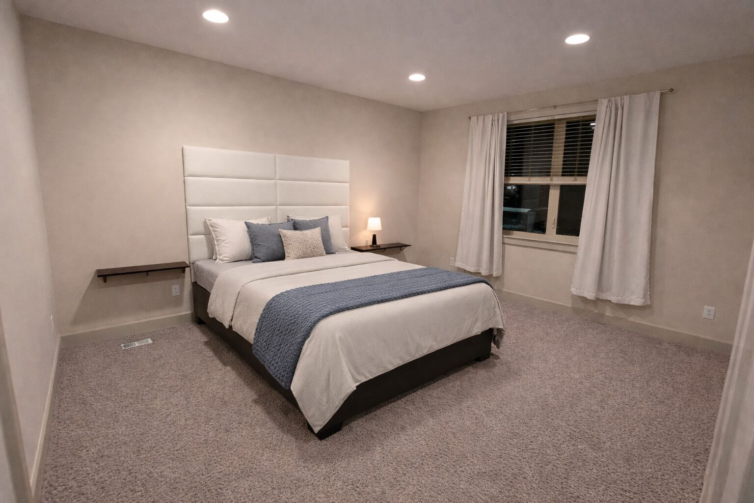 3 bedrooms, iron/ironing board, internet, bed sheets