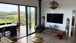 Living area - Noosa Hinterland House with Amazing Views (Cooroy)