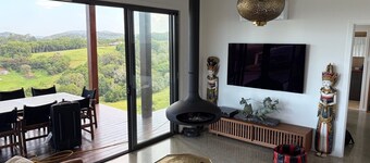 Noosa Hinterland House with Amazing Views