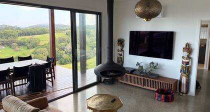 Noosa Hinterland House with Amazing Views