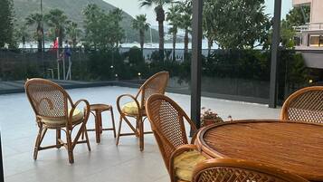 Family Suite, Beach View | Outdoor dining