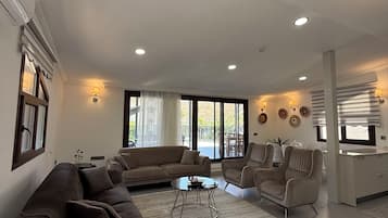 Luxury-Penthouse, Mehrere Betten, Küche, Strandblick | Wohnbereich