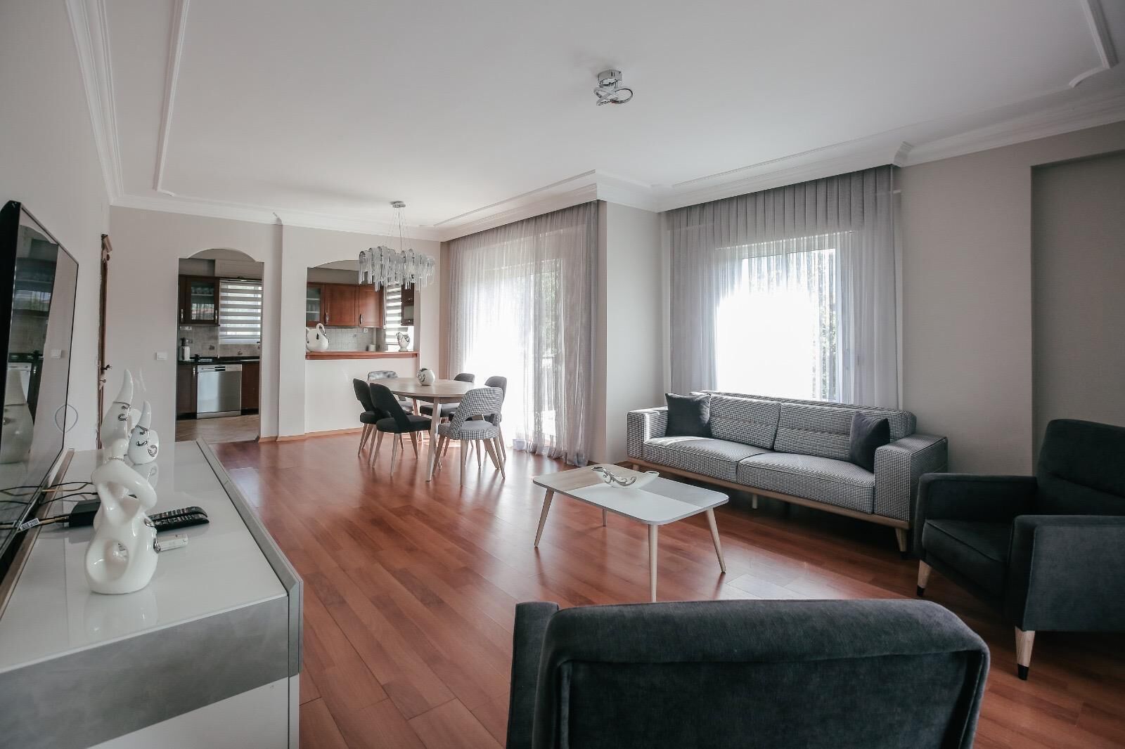 Family Suite, Beach View | Living area