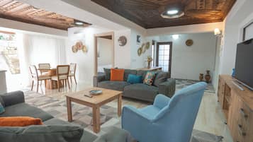 Executive-Zimmer, Mehrere Betten, Nichtraucher, Küche | Wohnbereich