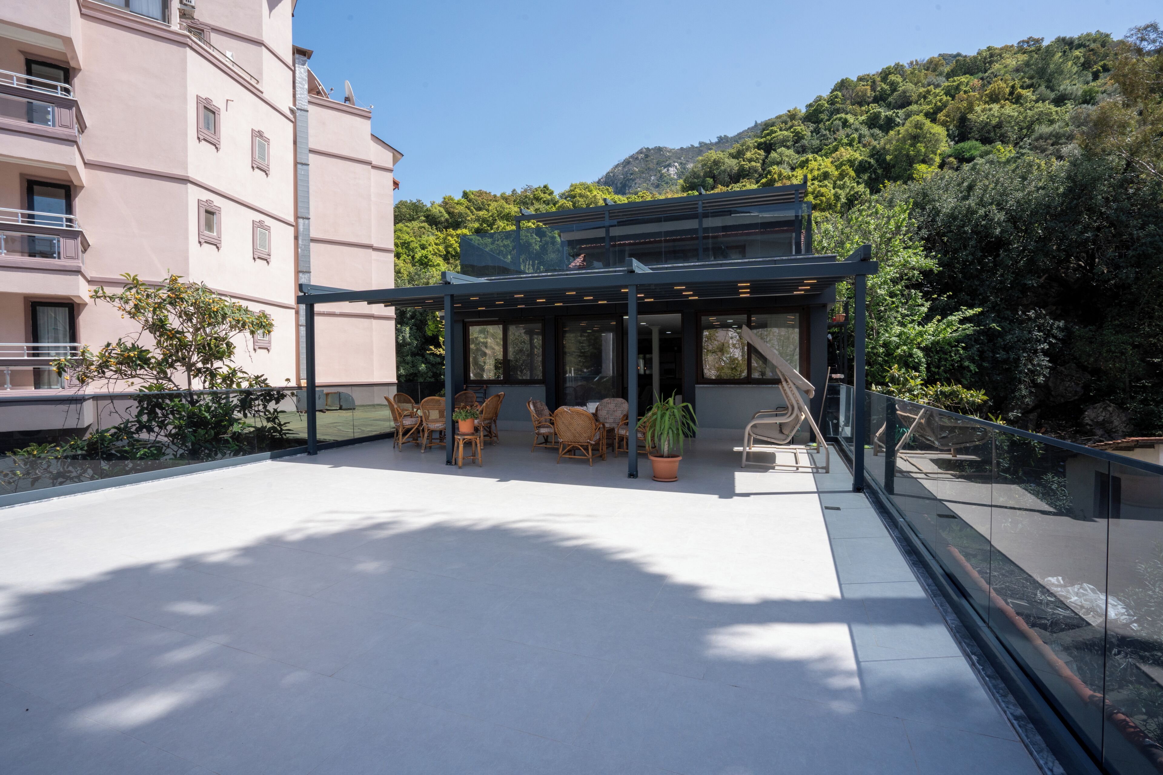 المنشأة من الخارج