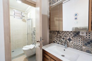 Classic Apartment, 1 Double Bed, Non Smoking, Beachfront | Bathroom | Hair dryer, towels - Beach Suite İçmeler Marmaris (Marmaris)