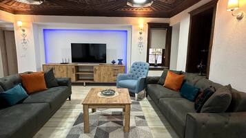 Executive Room, Multiple Beds, Non Smoking, Kitchen | Living area