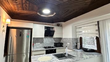 Executive-Zimmer, Mehrere Betten, Nichtraucher, Küche | Eigene Küche