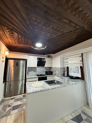 Executive Room, Multiple Beds, Non Smoking, Kitchen | Private kitchen - Beach Suite Sea View Apartments (Marmaris)