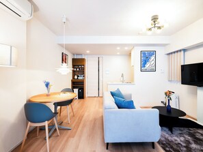 Living area - Section L Residence Shibuya (Tokyo)