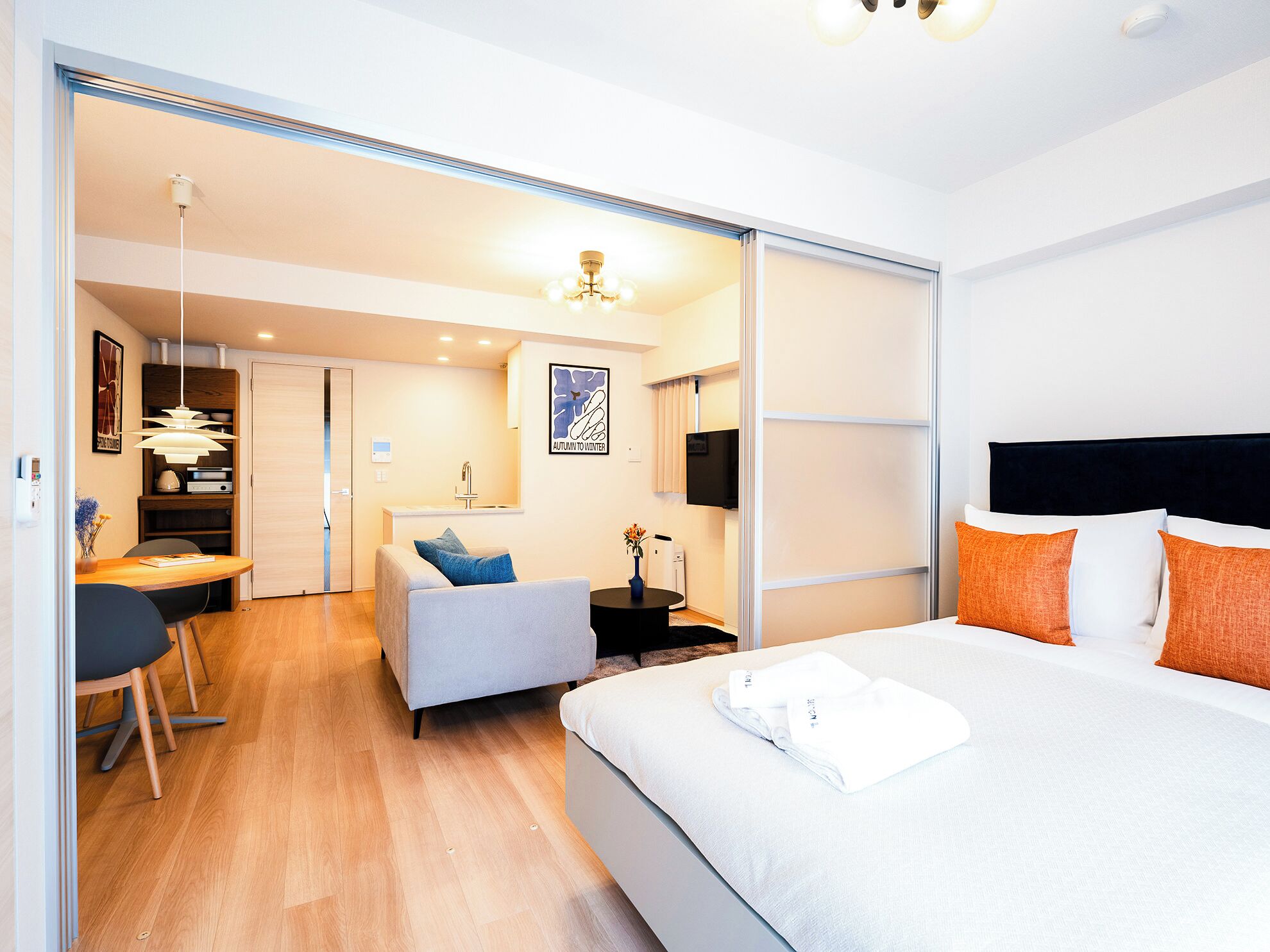 Premier One-Bedroom Apartment | ノートパソコン用作業スペース、防音設備、アイロン / アイロン台、WiFi (無料)