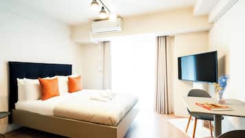 Executive Apartment | Laptop workspace, blackout drapes, soundproofing, iron/ironing board