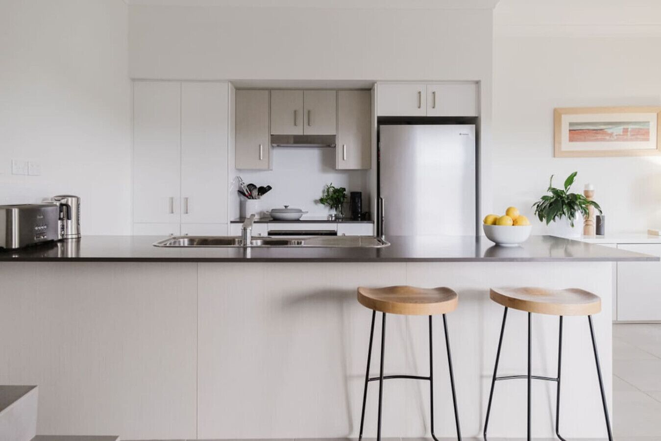 Geladeira, micro-ondas, fogão, cooktop