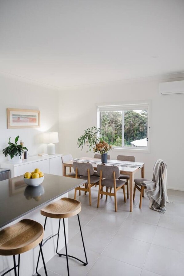 Dining - Ocean Echo, Mollymook Relax, unwind, recharge. (Mollymook)