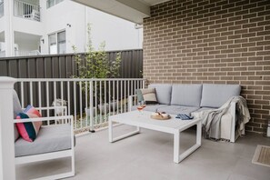 Terrace/patio - Ocean Echo, Mollymook Relax, unwind, recharge. (Mollymook)