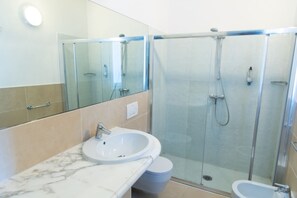 Shower, hair dryer - Elbamar Lacona 2 - Elbamar Lacona 2 - Mono Classic (Capoliveri)