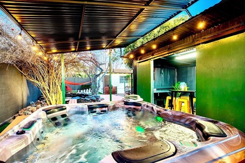 Arcadia Retreat + Resort Yard + Hot Tub + Detached Casita