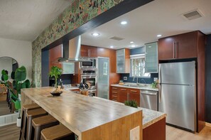 Microondas, horno, parrilla de estufa y lavavajillas 