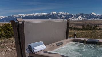 Tina de hidromasaje al aire libre