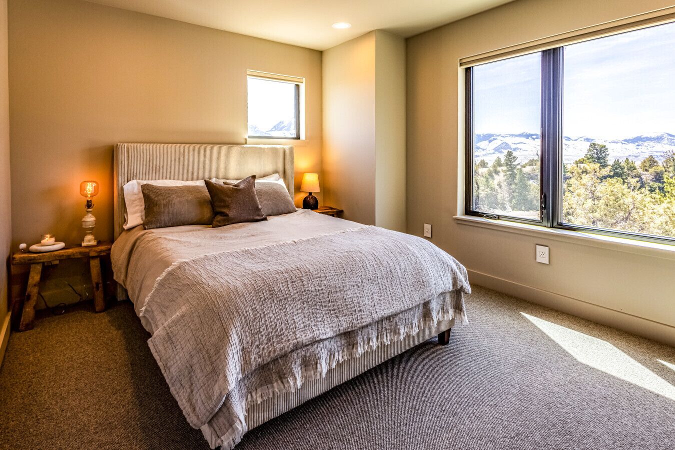 4 bedrooms, desk, iron/ironing board, travel cot