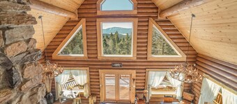 Custom high-end 3 bedroom log cabin sleeps 12. Located on the ski hill!