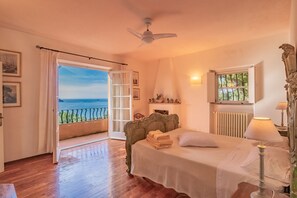 WiFi - Villa with Infinity Pool and Stunning Views over the Gulf of Portoferraio. (Portoferraio)