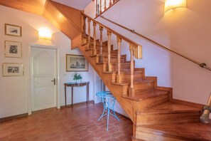 Interior - Villa with Infinity Pool and Stunning Views over the Gulf of Portoferraio. (Portoferraio)