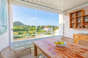 Outdoor dining - Casa Sotto Bomba  a stone's throw from the sea. (Portoferraio)