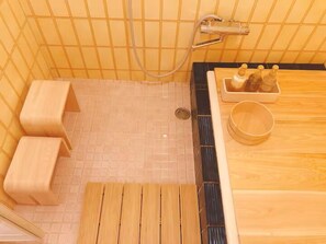 Villa, Balkon | Badezimmer | Hausschuhe