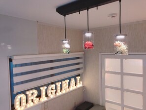 Verdunkelungsvorhänge, kostenloses WLAN