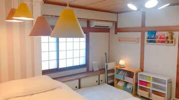 Blackout drapes, free WiFi